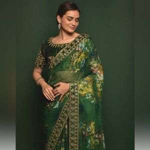 Saree. Saree set with Blouse and Peticoat.